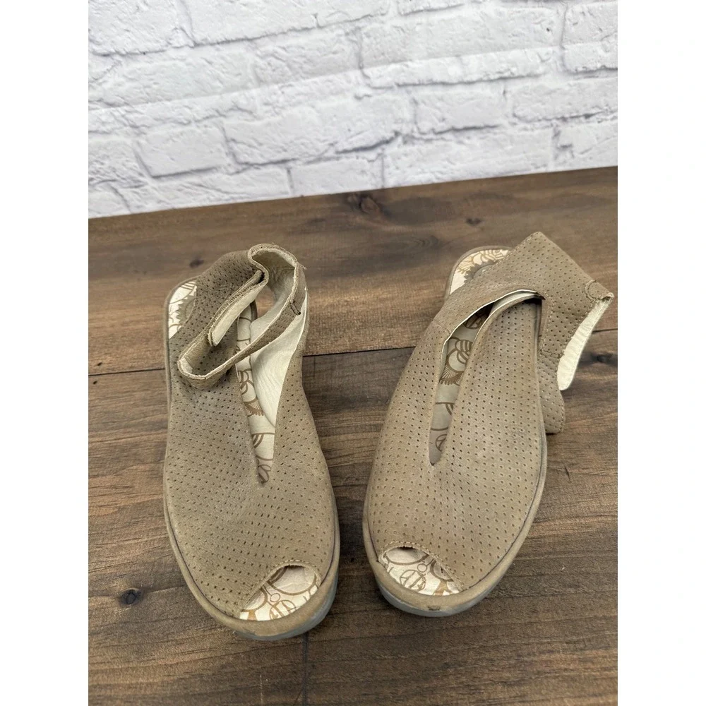 FLY London Taupe Perforated Wedge Sandals EU 39 Comfort Boho Lagenlook Shoes